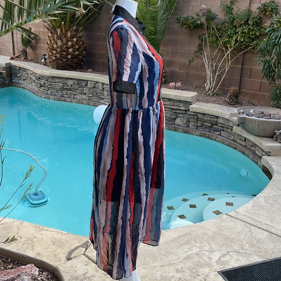 NWT Beautiful Chiffon Women’s Dress - Picture 3 of 6